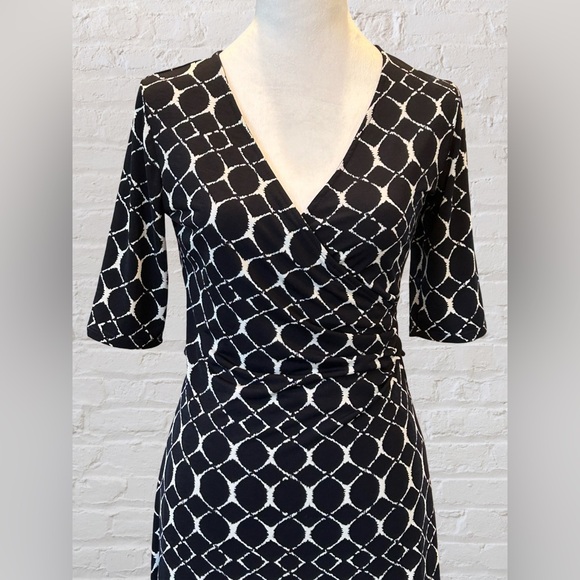 Gilli Trista Faux Wrap Jersey Dress Navy White Geometric Print USA Sz S Classic - Picture 2 of 8